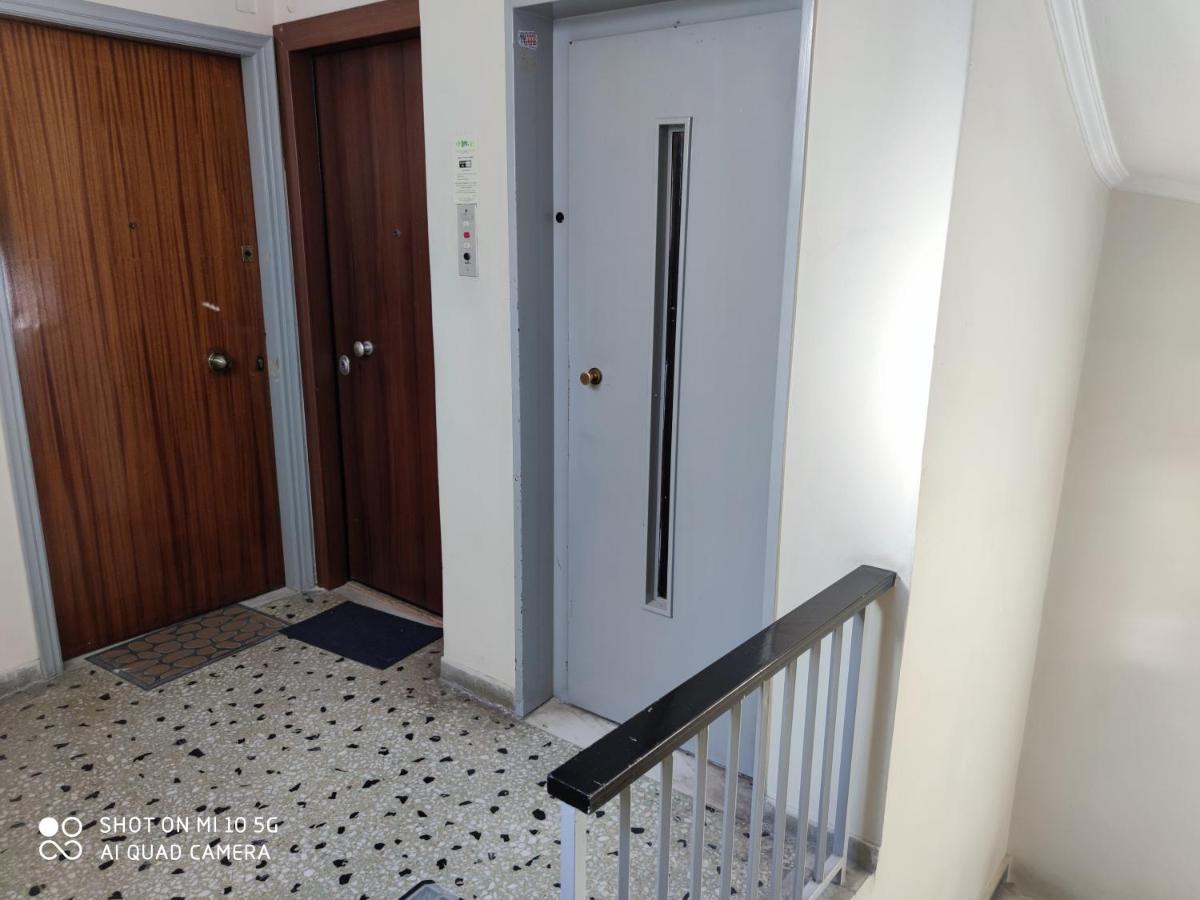 In Kallithea Next To Kiprou Square Apartment