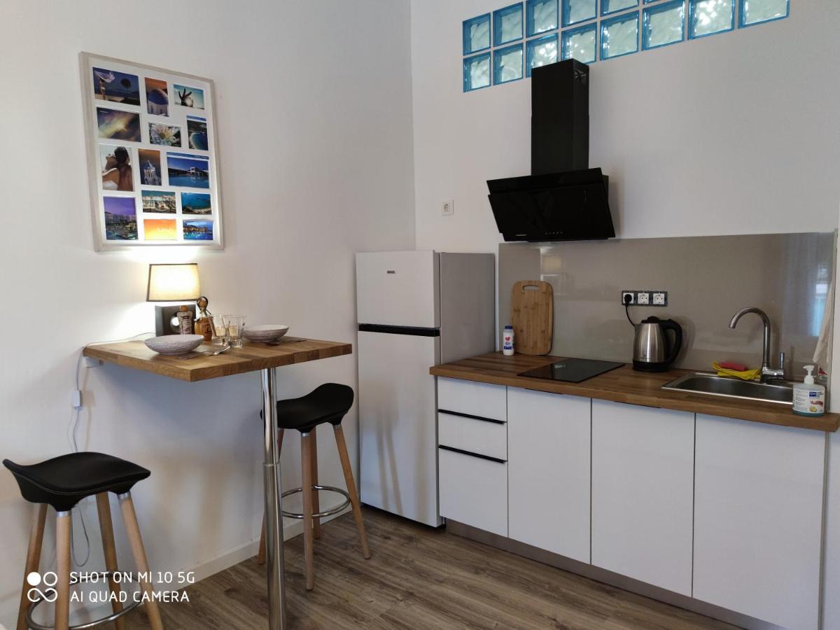 In Kallithea Next To Kiprou Square Apartment